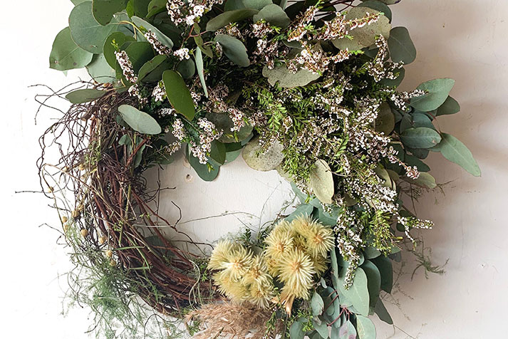 wreath making bowerbird