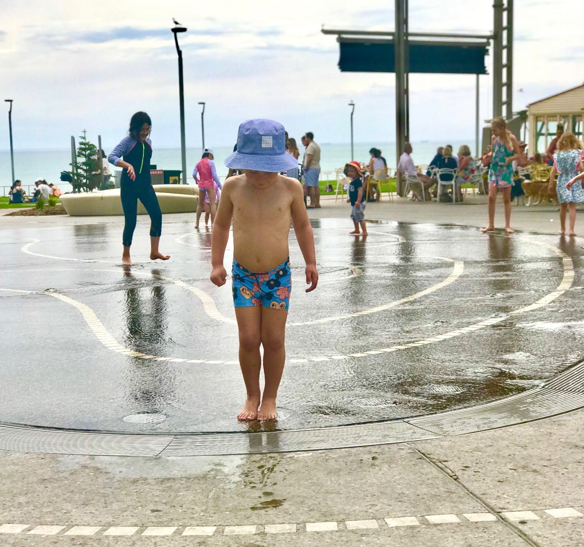 henley square water play